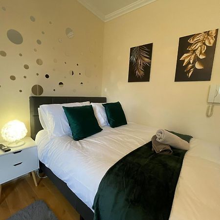 The Islington Hub Apartment London Exterior photo
