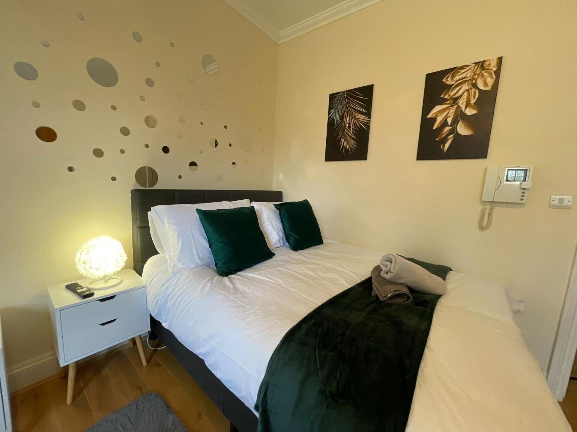 The Islington Hub Apartment London Exterior photo
